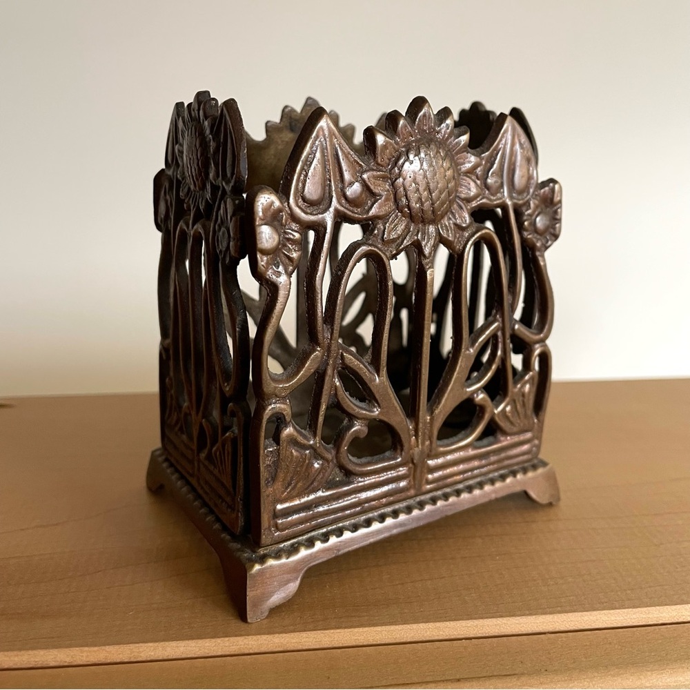 Vtg Art Nouveau style brass desk accessory pen holder sunflowers - Picture 4 of 10